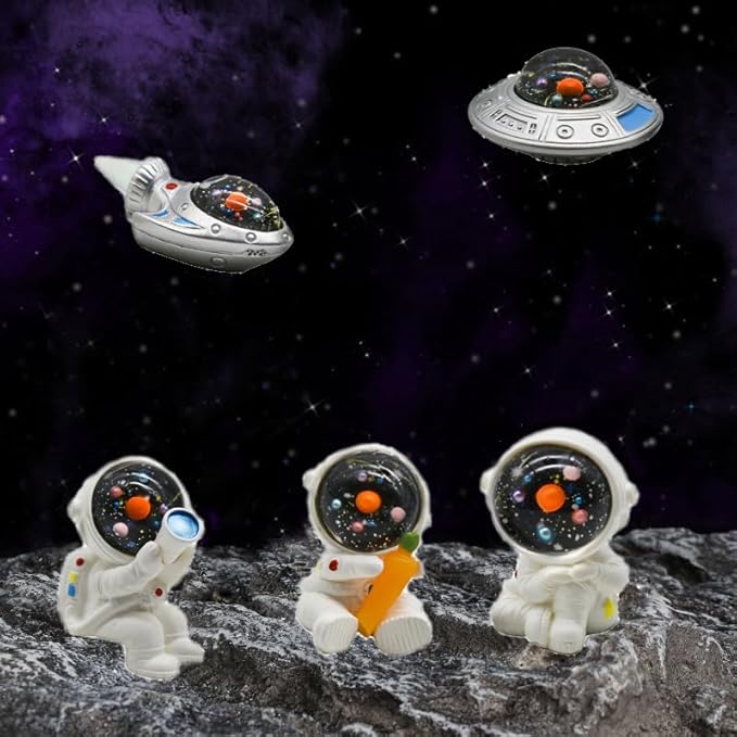 11 Miniature Astronaut and Rocket Statues, Miniature Astronaut and UFO Toy Set, Resin Astronaut Decoration, Cake Decoration, Home Decoration, Office Desktop