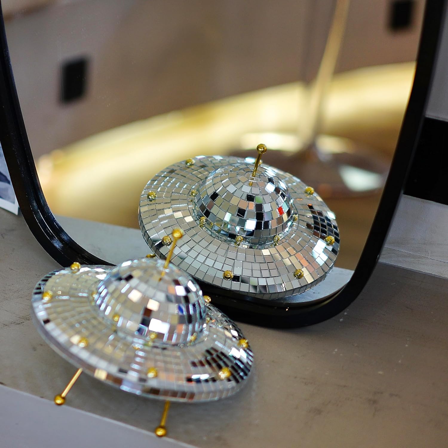 UFO Disco Ball, Silver Disco Ball Decoration, Disco Spaceship Retro Reflective Decorative Mirror Decoration, Suitable for Home, Parties, Gardens, Handmade Gifts (8 * 6 inches)